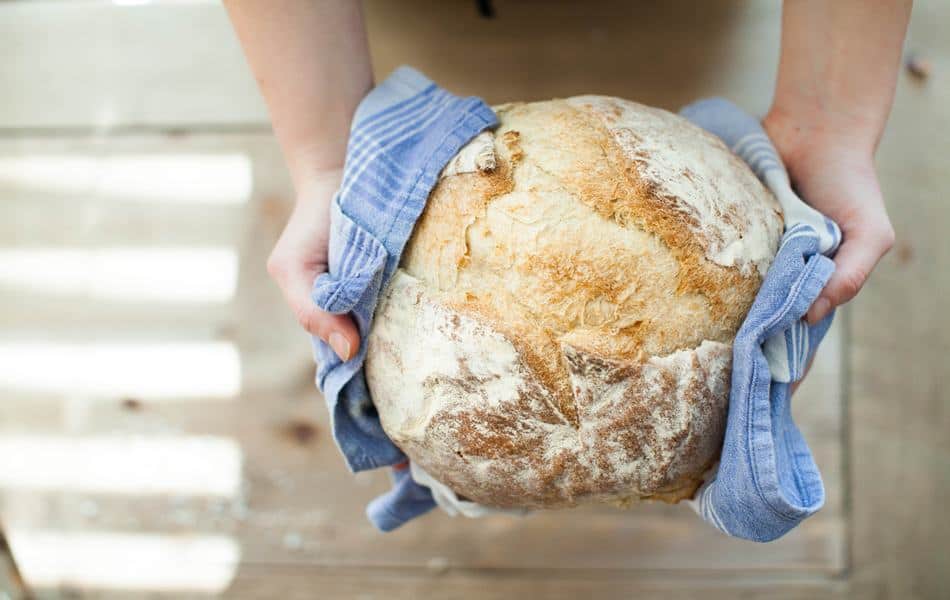 Kun je brood bakken in een gietijzeren oven?