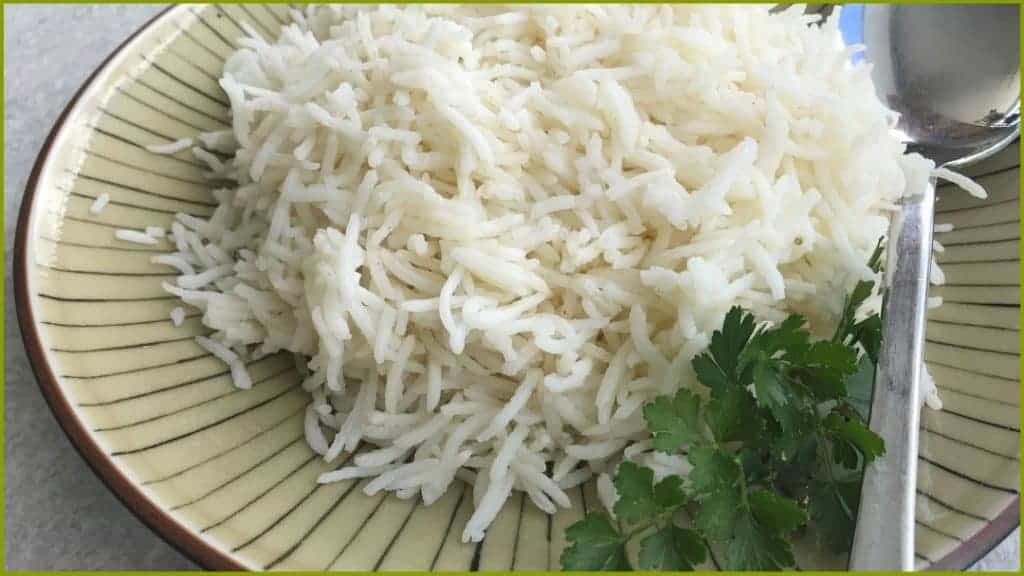 Hoe kook je rijst in een gietijzeren oven?