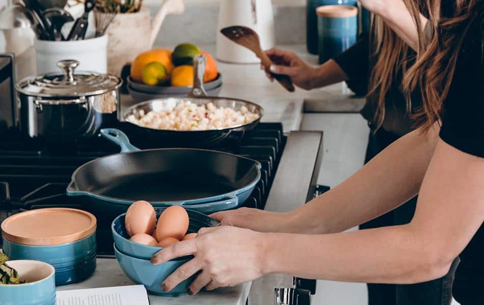 Kun je eieren koken in geëmailleerd gietijzer?